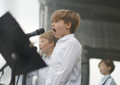A KHS pupil sings on stage at the summer concert.